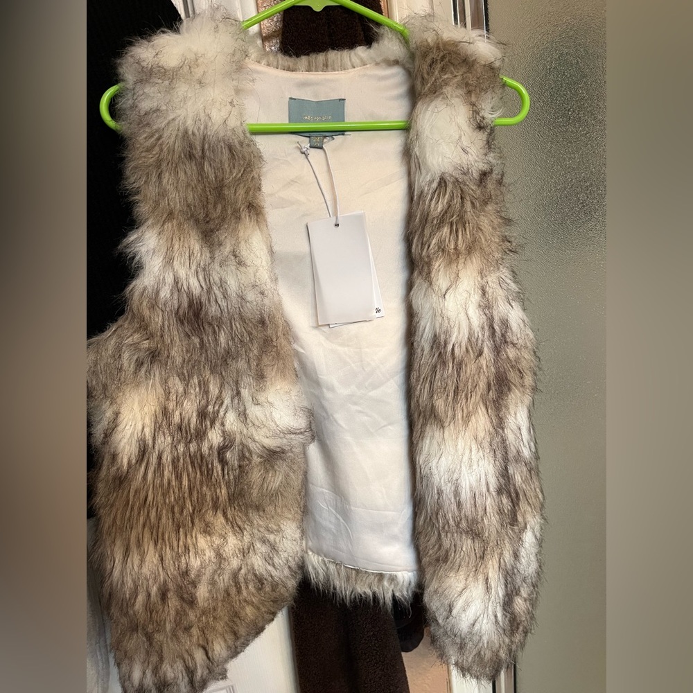 NWT size Med faux fur vest